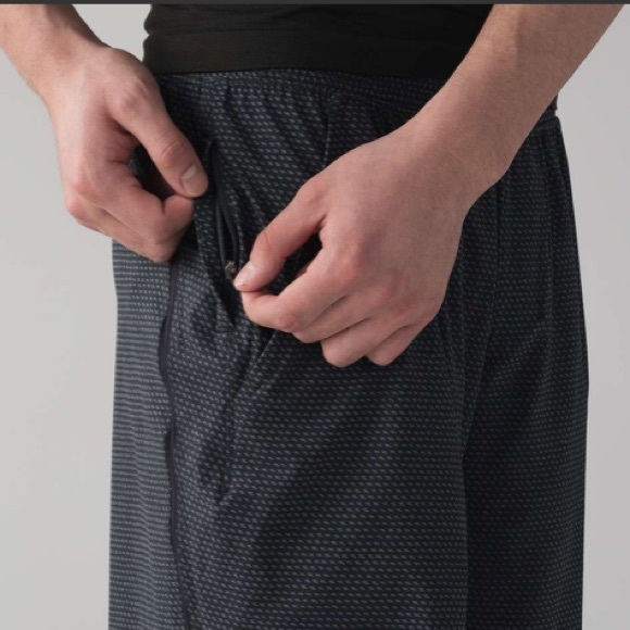 Lululemon Pace Breaker Short *Linerless 9"
Razor Twill Fog Horn Darkside - Picture 4 of 9